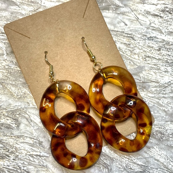 Handcrafted Acrylic Chain link Earrings - Picture 3 of 5